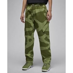 New Men’s Size L Jordan Essentials Chicago Cargo Pants Green Elephant Print Camo